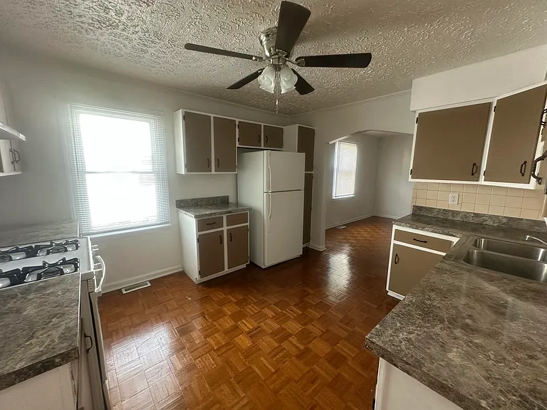 95 Glass Ave — Photo 12