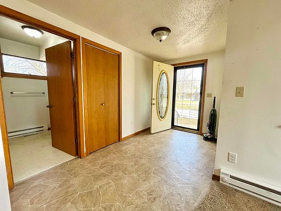 3rd image of 205 Grape St