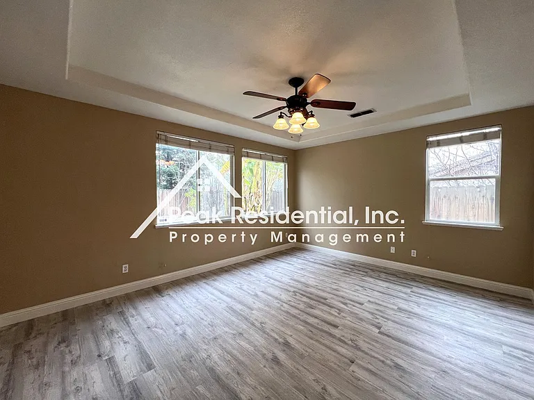 1933 Tyndrum Ln — Photo 12
