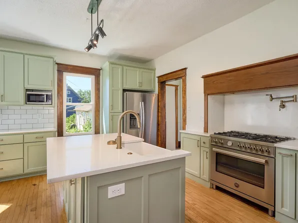 886 Central Ave W, Saint Paul, MN 55104