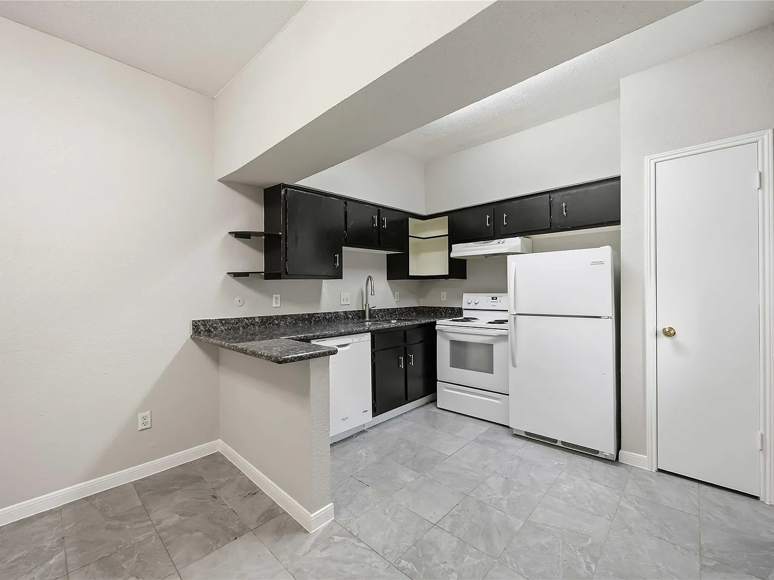 1 bed, 1.5 bath, 1033 sqft, $1,400 — Photo 1