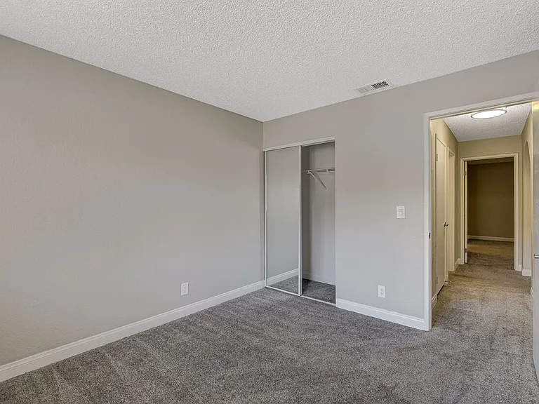Mariposa Flats Apartments — Photo 8
