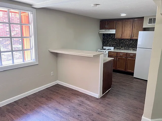 4704 Chenevert St — Photo 3