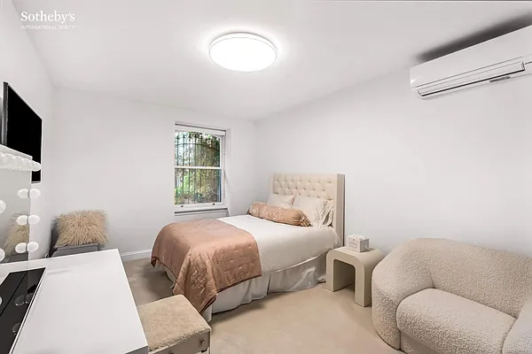 Sold by Sotheby's International Realty | media 17