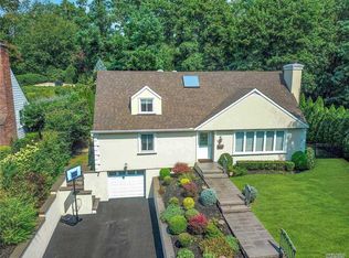 3 Joel Pl, Port Washington, NY 11050