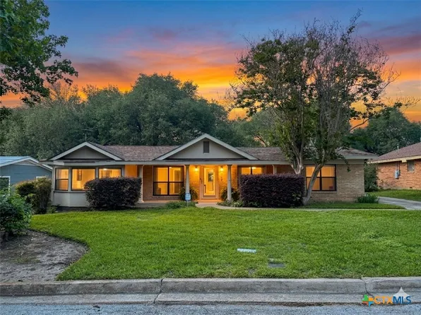1329 Donovan St, Gonzales, TX 78629