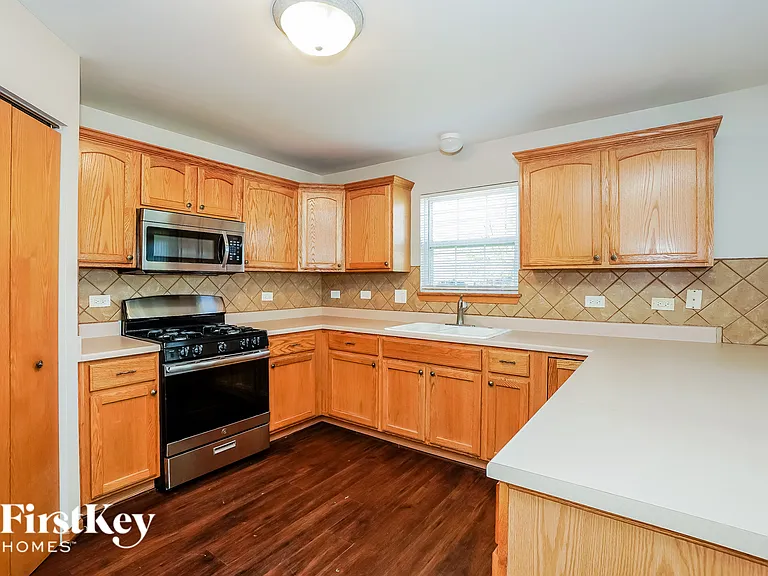 16460 Kingsbrook Dr — Photo 5