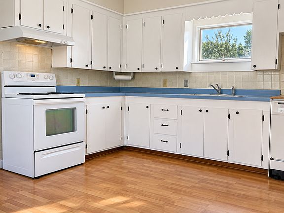 3rd image of 420 Middle St APT 1