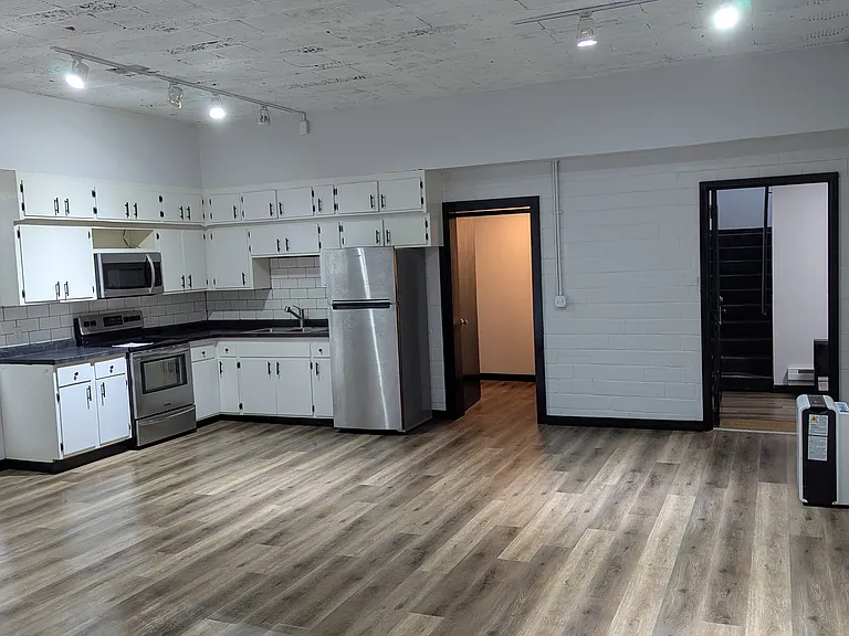 480 Park St E #4 — Photo 1
