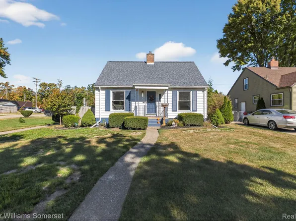 21301 Hillcrest St, Clinton Township, MI 48036