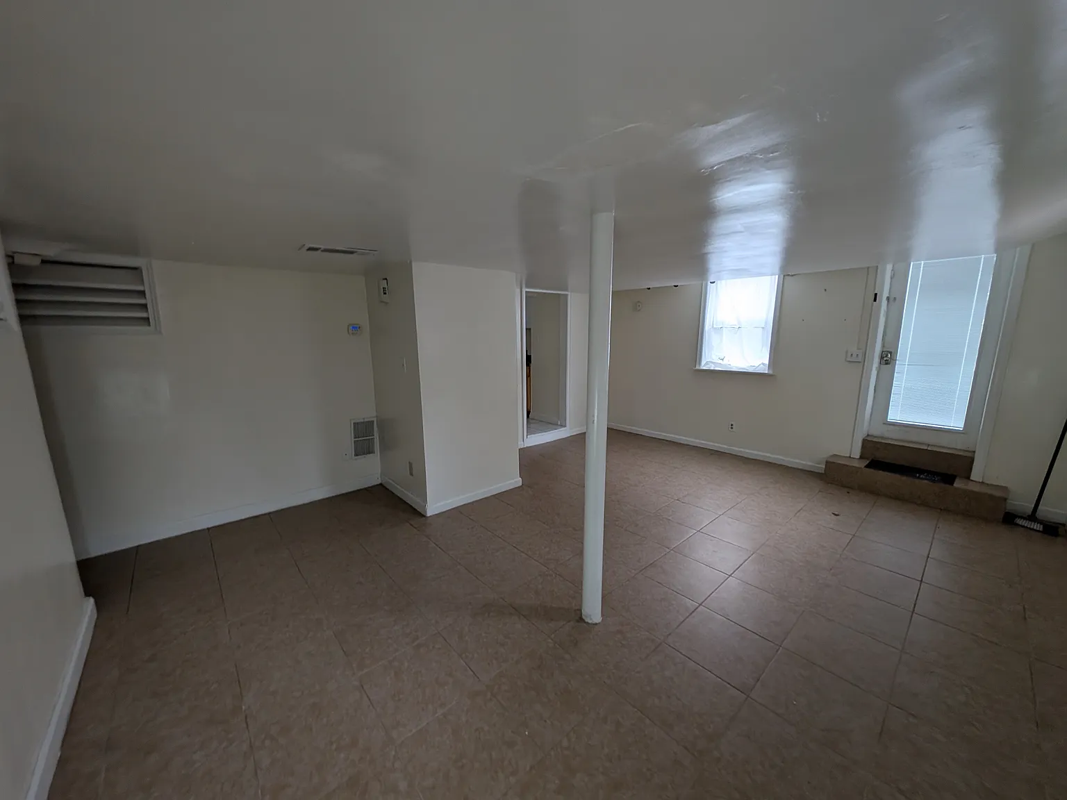 1 bed, 900 sqft, $1,350 — Photo 2