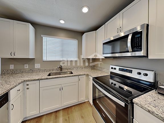 4th image of 5482 N Windsor Way