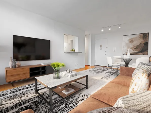 300 East 75th Street image 3 of 12