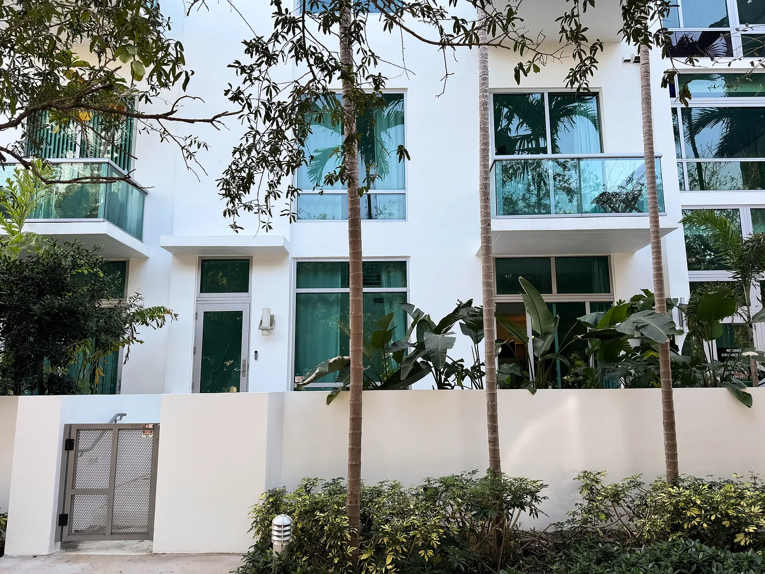 2 bed, 1.5 bath, 1039 sqft, $3,700 — Photo 2