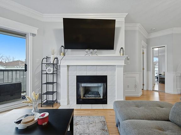 3rd image of 3172 Gladwin Rd #408