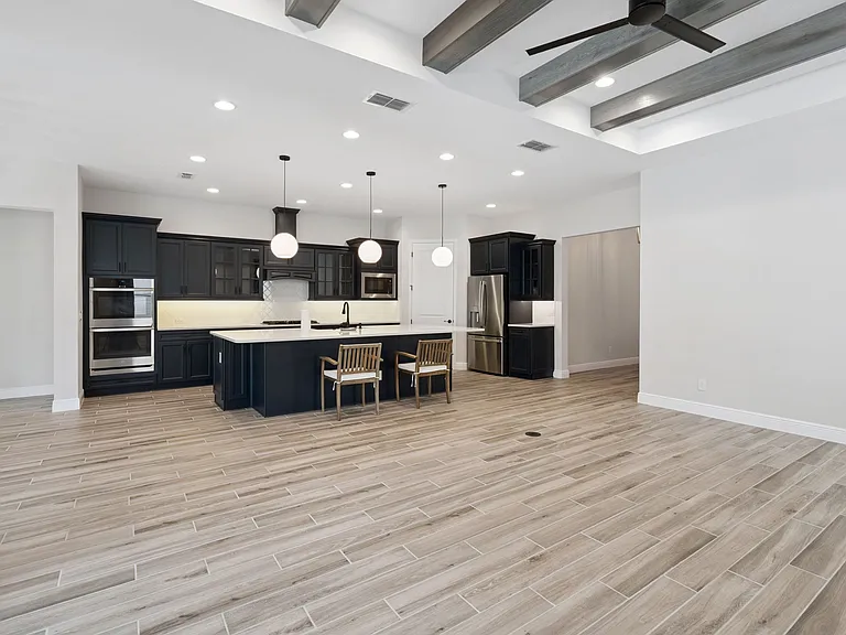 7790 Four Seasons Blvd — Photo 4