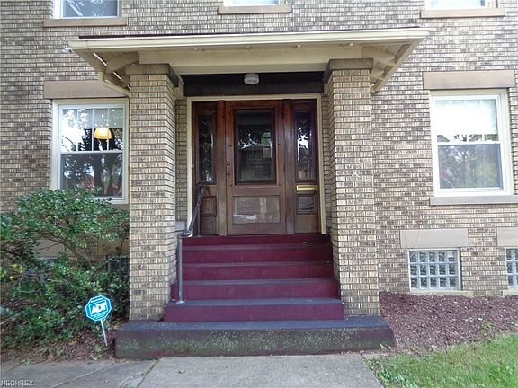 3rd image of 1127 N Wooster Ave