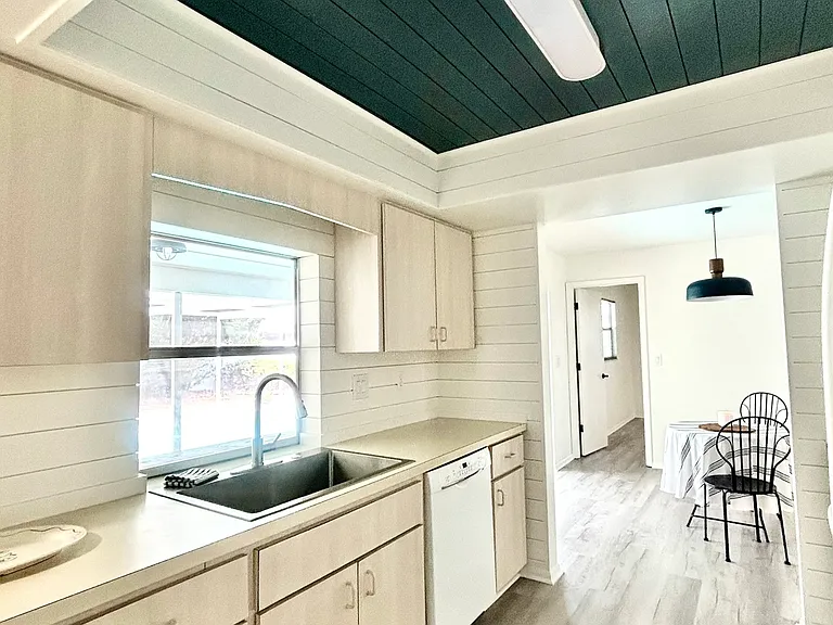 3851 Allenwood St — Photo 10