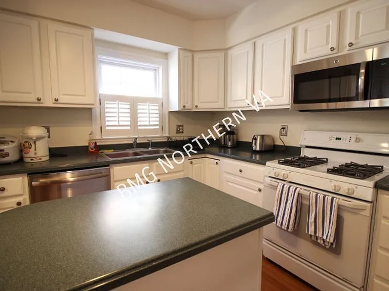 2304 N Greenbrier Ct #206 — Photo 12