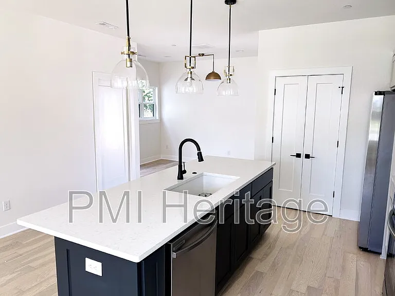 602 N 6th St — Photo 13