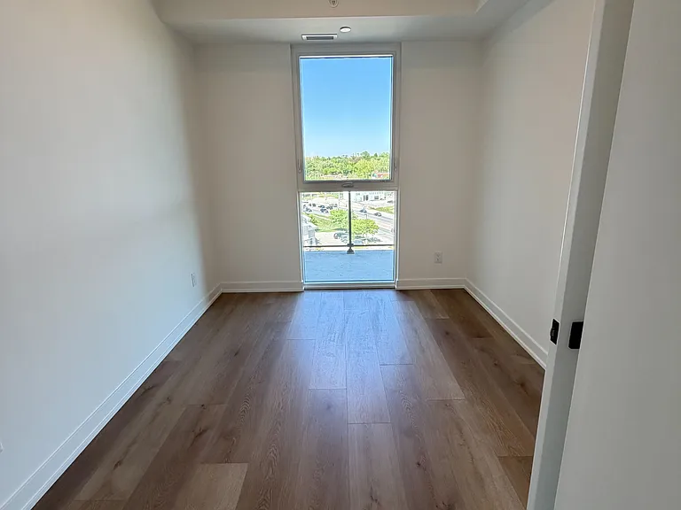 33 Erie Ave #707 — Photo 5