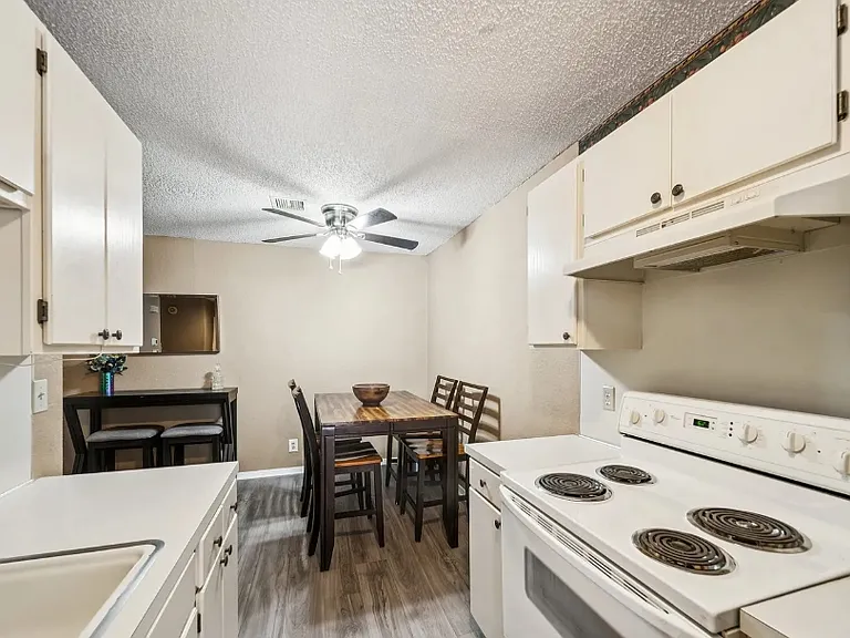 2701 S Juniper Ave #204U — Photo 4