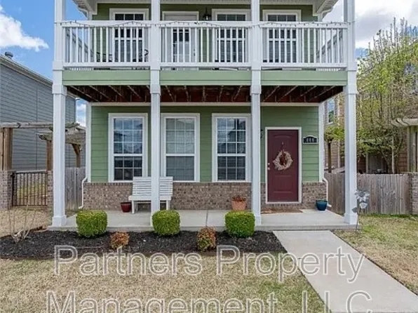 606 N Tennyson Ln, Fayetteville, AR 72704