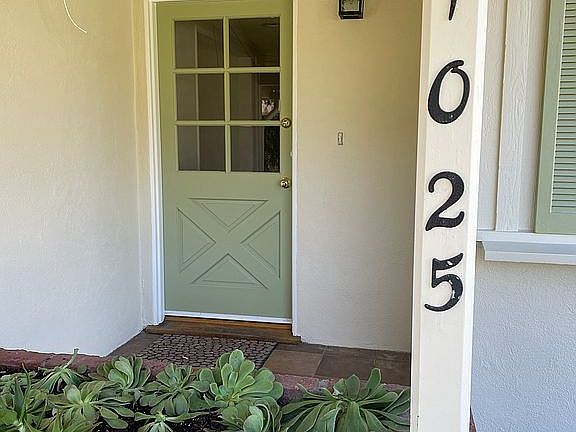 2nd image of 1025 Crestwood Pl