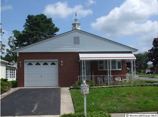 1 Bedivere Ct, Toms River, NJ 08757