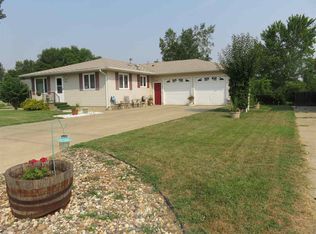 1016 16th Ave SW, Minot, ND 58701