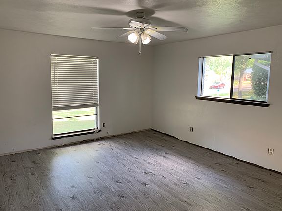 3rd image of 4312 Woodbluff Dr