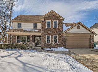 42 Chestnut Ct W, Buffalo Grove, IL 60089
