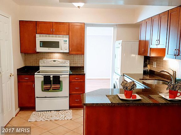 3rd image of 14417 Cool Oak Ln