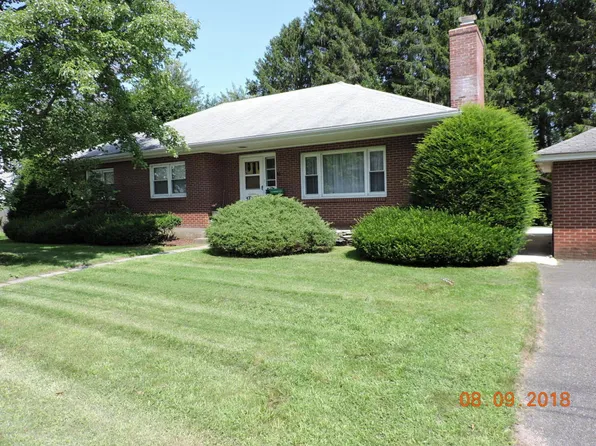 14 Calumet St, Pittsfield, MA 01201