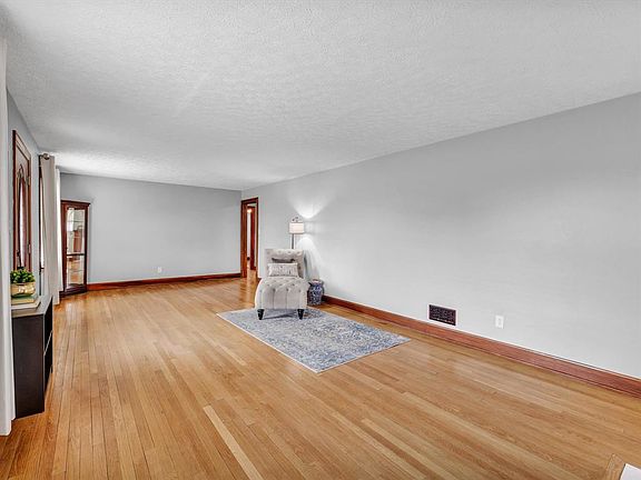 5th image of 707 Booth Ave