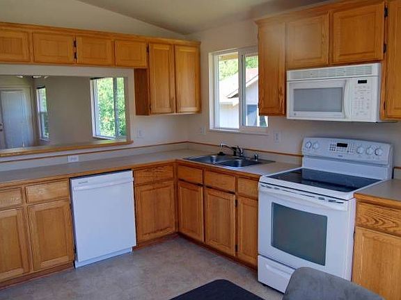 2nd image of 4085 Hillside Ct