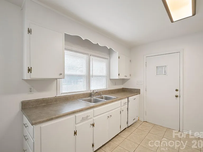 7122 Mallard Creek Rd — Photo 6