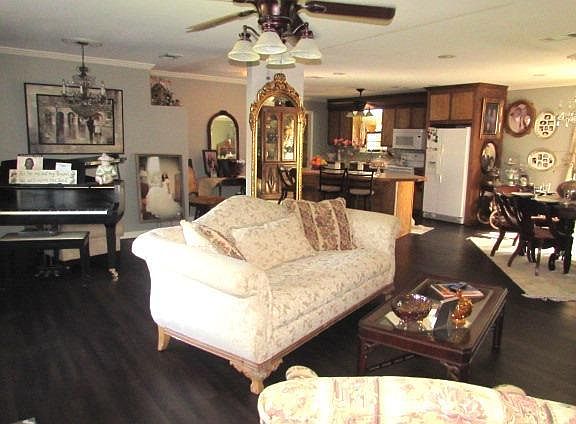 2nd image of 1010 Glenmore Dr