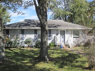 2 Parker Ct, Fairfield, IL 62837