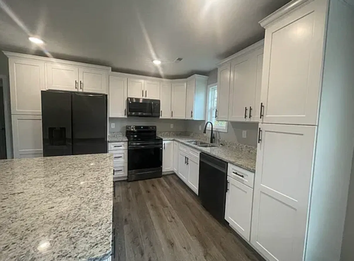 3 bed, 1600 sqft, $1,800 — Photo 3