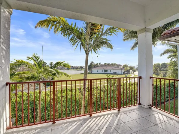 11607 SW 13th Dr, Pembroke Pines, FL 33025