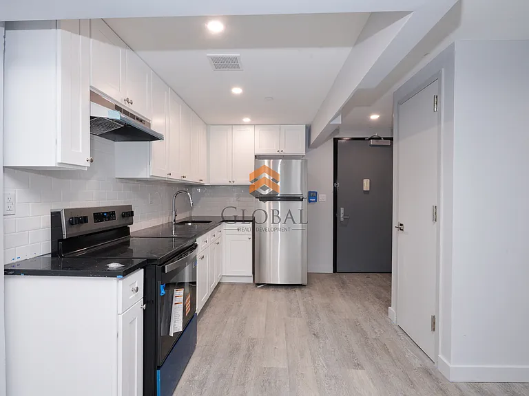 1985 Jerome Ave #6H — Photo 2