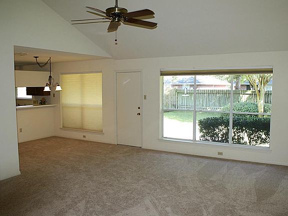 2nd image of 2607 Old Oak Ln
