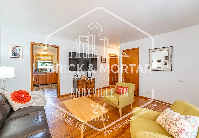 2407 Holbrook Dr — Photo 5