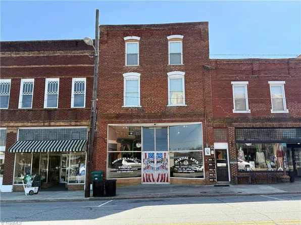 106 E Murphy St, Madison, NC 27025