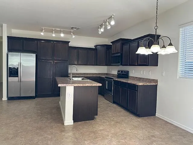 7509 S 27th Pl — Photo 15