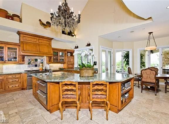 3rd image of 3243 Calle De Debesa