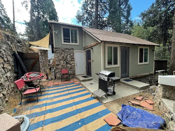 22032 N Waters Dr, Cedarpines Park, CA 92322