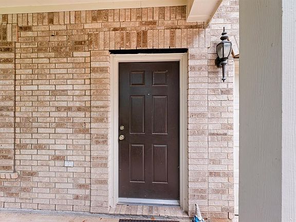 3rd image of 2818 Garden Stream Court