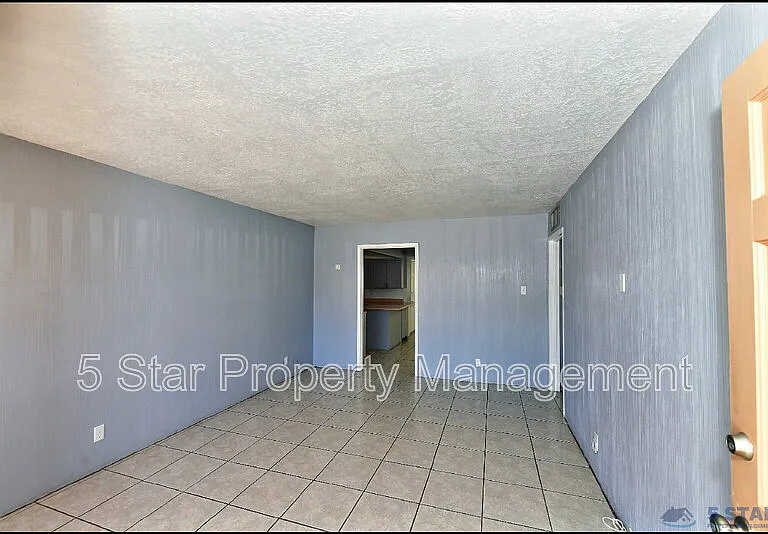 5613 Creston Ave — Photo 6